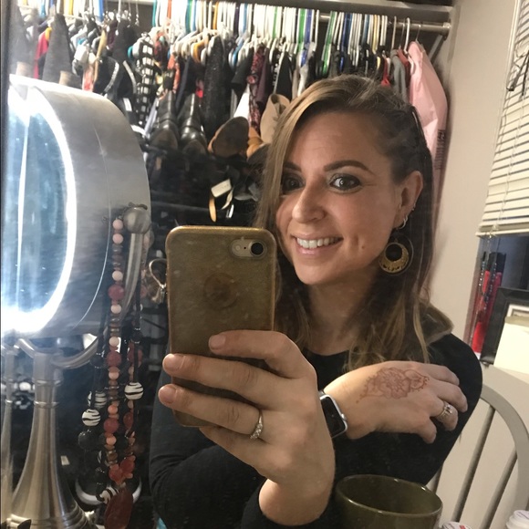 Meet your Posher, Jen - Picture 1 of 3